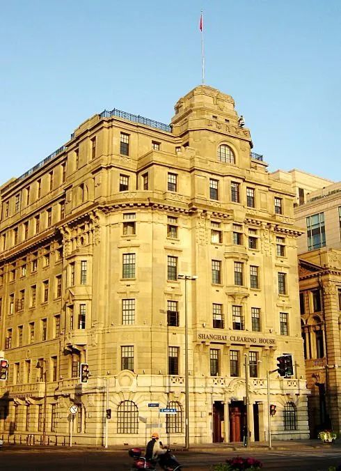 赖雨农：在奔跑中捕捉外滩的美