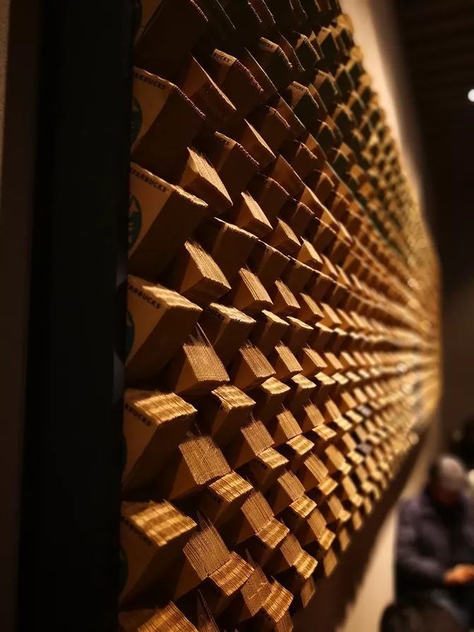 在星巴克喝贵价咖啡，竟引起我的极度舒适……