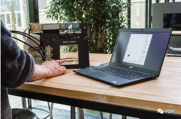 新款大型透明指纹传感器可整合LCD 触控和生物识别同步