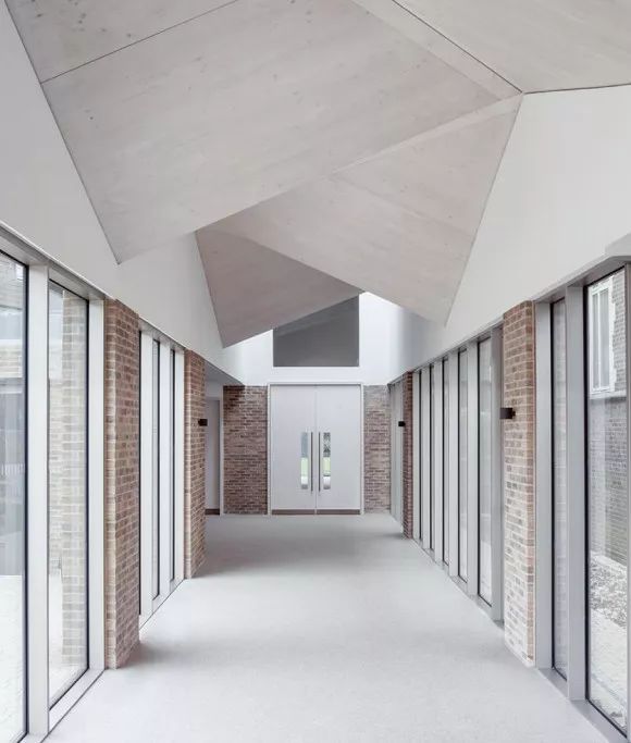 被评为最佳遗产项目的教堂，灯光竟然是这样做的