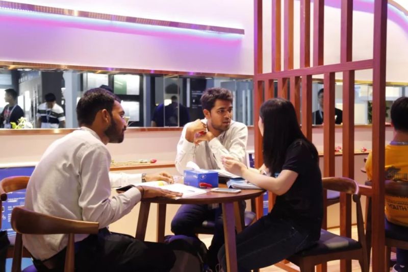 实力强到被央视采访？！从光亚展看商业零售照明设计