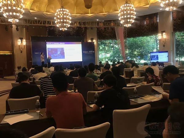 同辉信息智慧商显大秀：完美“幻·境”，“八爪”来袭