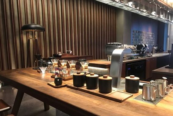 在星巴克喝贵价咖啡，竟引起我的极度舒适……