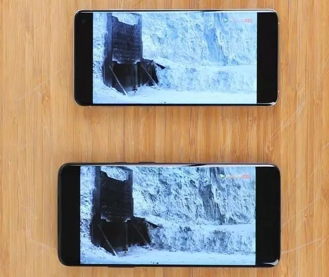 一加7 Pro VS 三星S10！谁才是真正的顶级A屏？