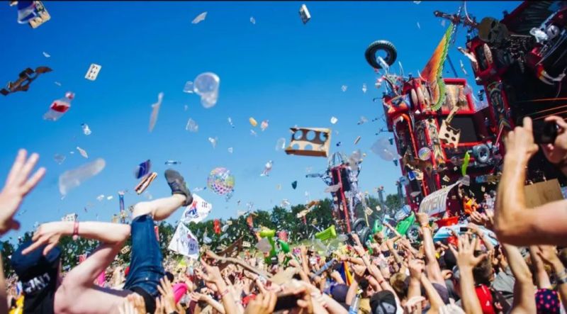 狂野的夏季灯光秀：音乐、舞台、灯光、烟火的奇幻国度