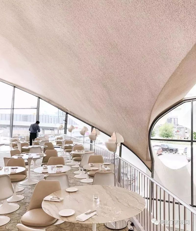 狂砸18亿！上世纪60年代的机场废弃18年后变酒店！