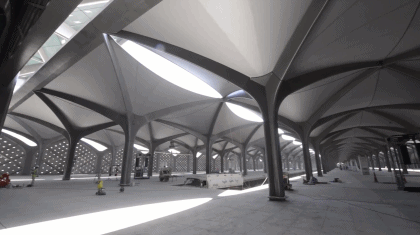 土豪又搞事了！沙漠中的星空高铁站！准备好光影梦幻的朝圣旅途