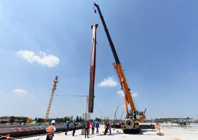 总投资约55亿！华锐光电TFT-LCD项目主厂房首根钢柱今日于河南吊装成功