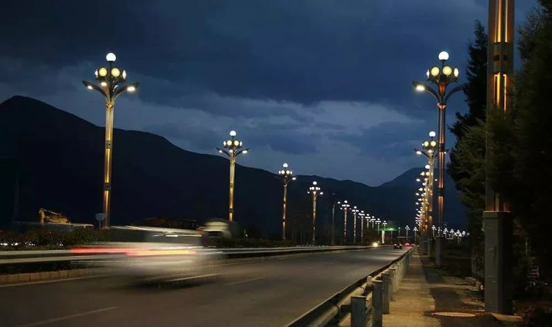 【每日头条】国内首个智慧路灯运营模式落地云南丽江！