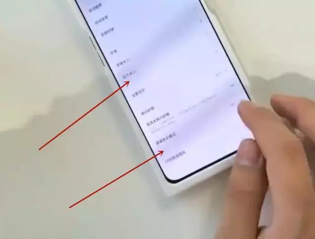 深度解析OLED屏幕的低亮度DC调光是如何实现的？