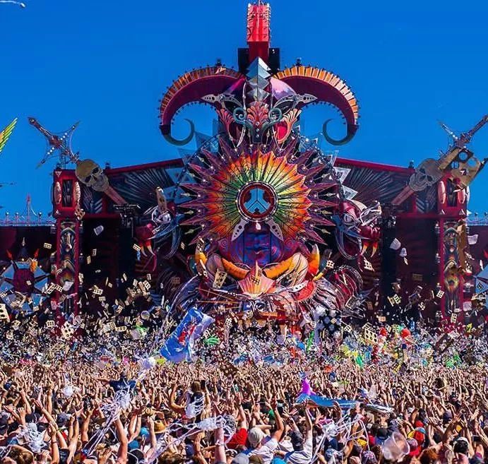 狂野的夏季灯光秀：音乐、舞台、灯光、烟火的奇幻国度