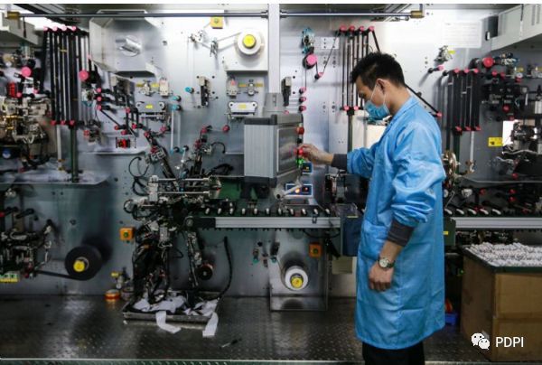 面板设备厂跨足电池 激烈竞争觅新生