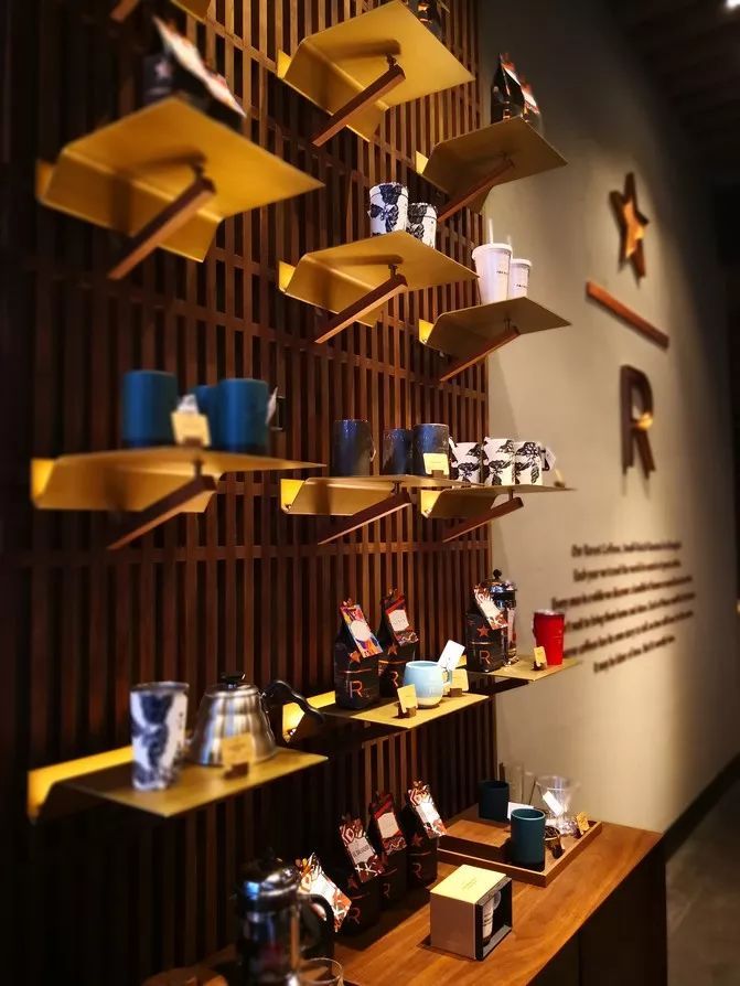 在星巴克喝贵价咖啡，竟引起我的极度舒适……