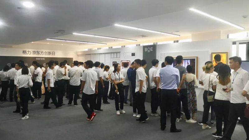 延锋与京东方签署战略合作协议，推动OLED车载显示