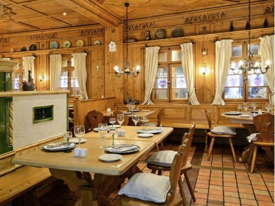 餐饮照明的色彩运用花样多，如何选择适配的光源？