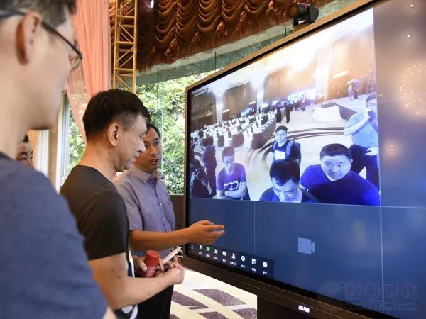 同辉信息智慧商显大秀：完美“幻·境”，“八爪”来袭