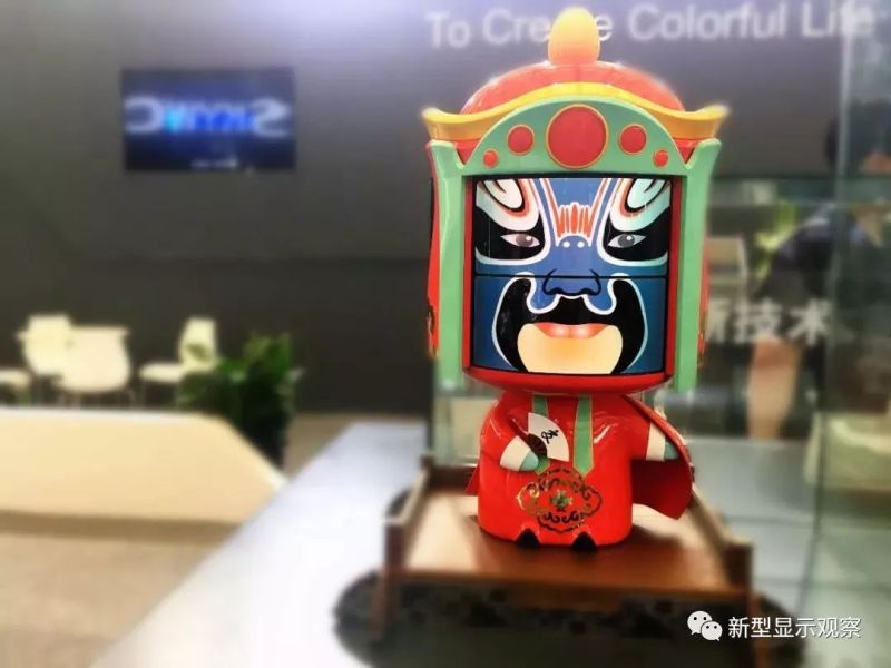 UDE2019：天马展示柔性OLED“变脸”小公仔