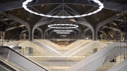 土豪又搞事了！沙漠中的星空高铁站！准备好光影梦幻的朝圣旅途