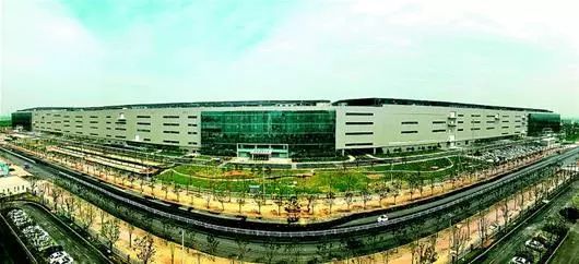 Display Express丨江苏海安新添一百亿偏光片项目丨武汉京东方10.5代线厂房建成丨日本三大运营商推迟华为新手机上市