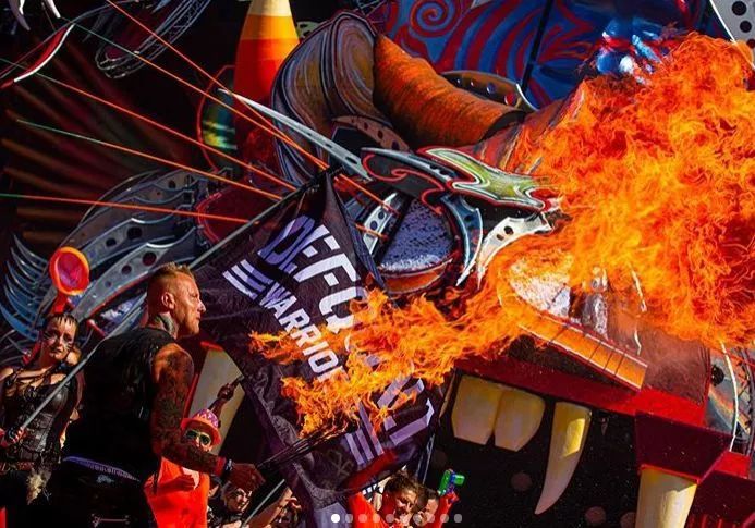 狂野的夏季灯光秀：音乐、舞台、灯光、烟火的奇幻国度