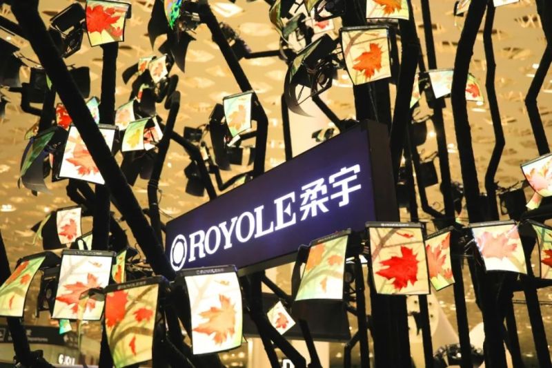 我们在深圳机场“种”了一棵柔性屏大树，然后...