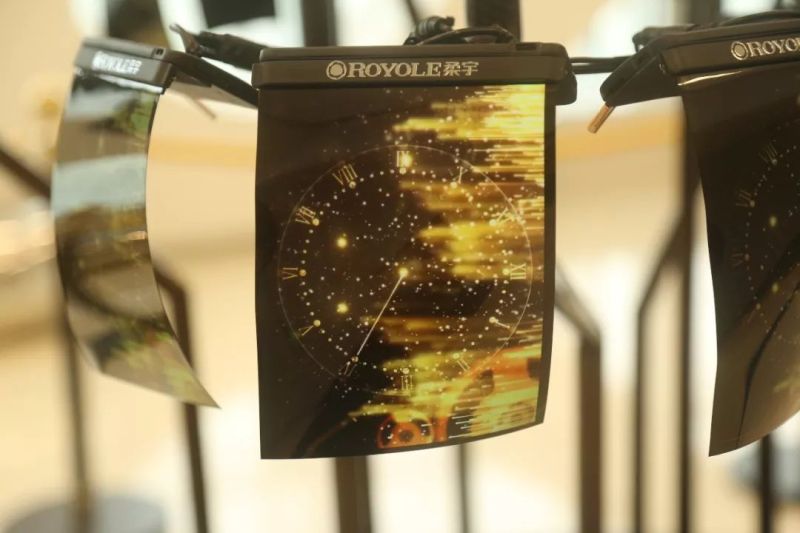 我们在深圳机场“种”了一棵柔性屏大树，然后...