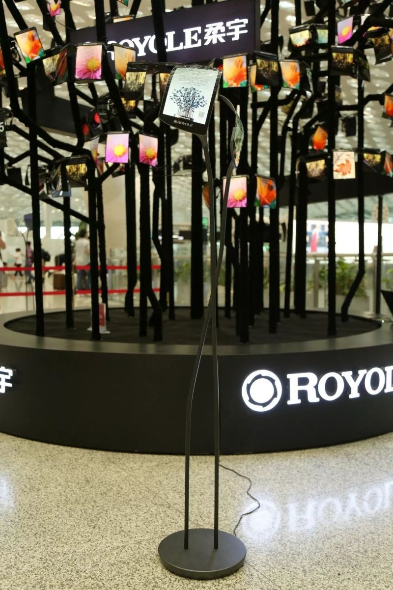 我们在深圳机场“种”了一棵柔性屏大树，然后...