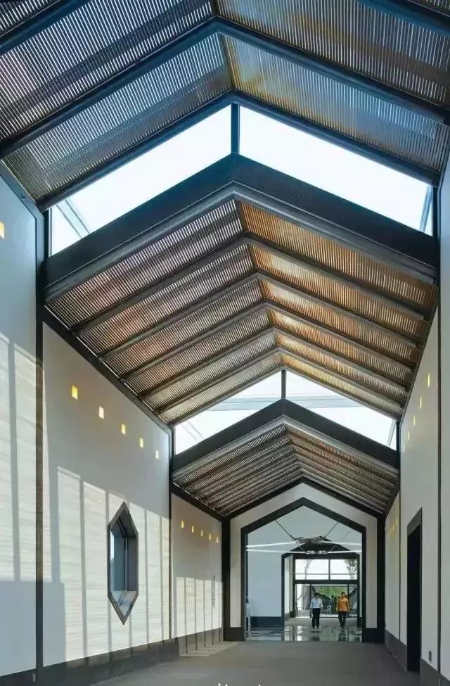 华裔建筑大师贝聿铭逝世，用102年诠释“让光线来做设计”