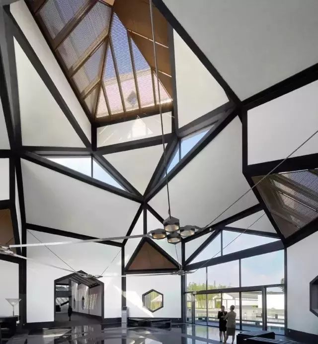 华裔建筑大师贝聿铭逝世，用102年诠释“让光线来做设计”