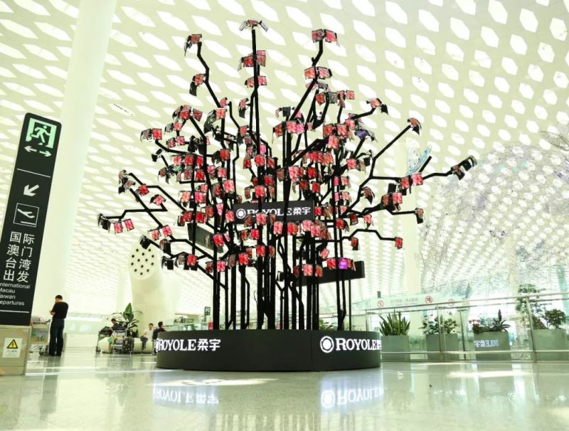 我们在深圳机场“种”了一棵柔性屏大树，然后...