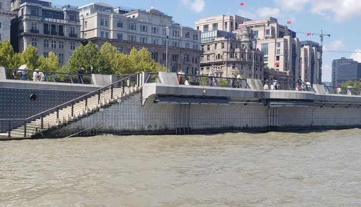 “上海·不夜的精彩”，看进博会如何打造黄浦江水中的高防水性照明！