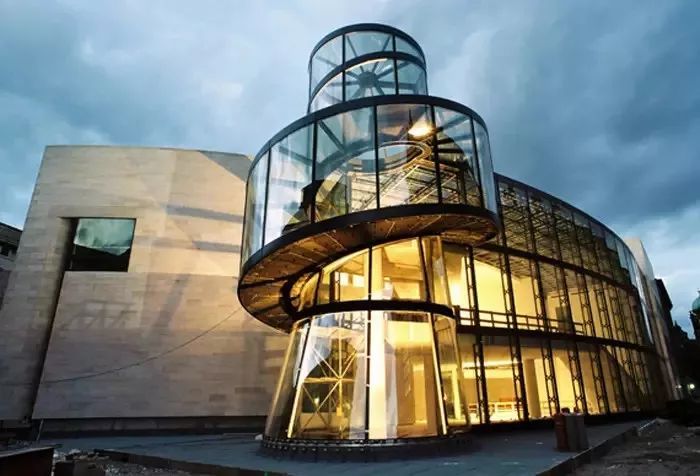 华裔建筑大师贝聿铭逝世，用102年诠释“让光线来做设计”