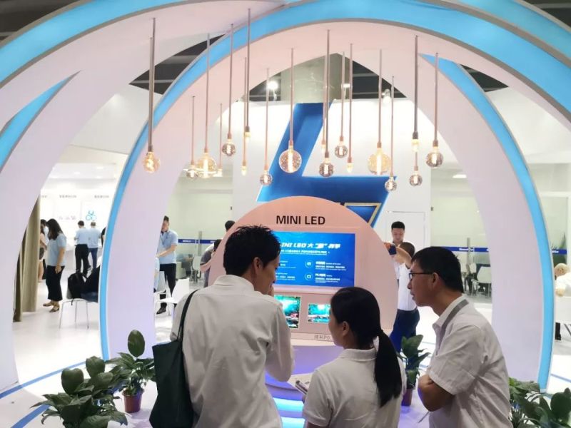 光亚展丨鸿利智汇MINI LED面光源技术，开启RGB显示屏P0.X时代