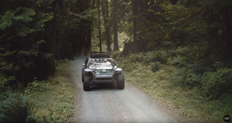 奥迪玩出新境界！用无人机照明代替汽车大灯？