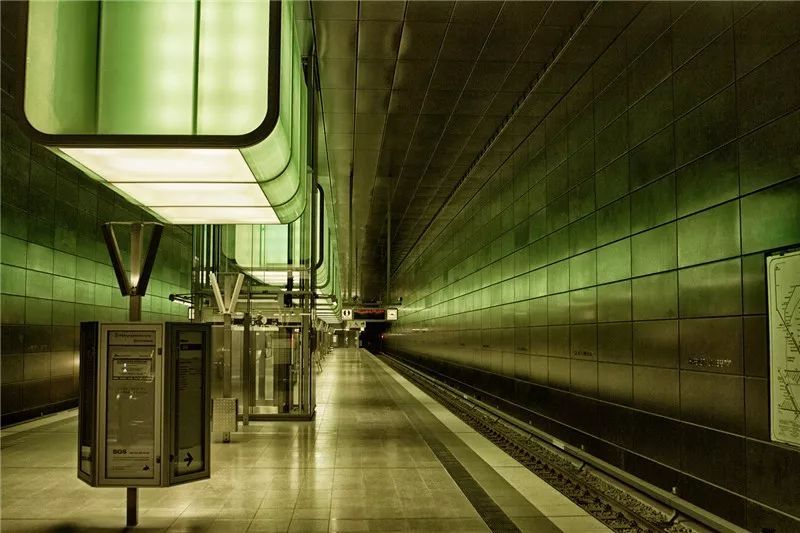 案例分享丨德国汉堡港口地铁站——光之雕塑