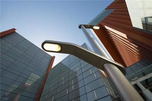 “让夜晚回归夜晚”：利用设计，减少过度照明拥抱黑暗