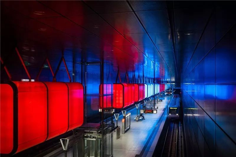 案例分享丨德国汉堡港口地铁站——光之雕塑