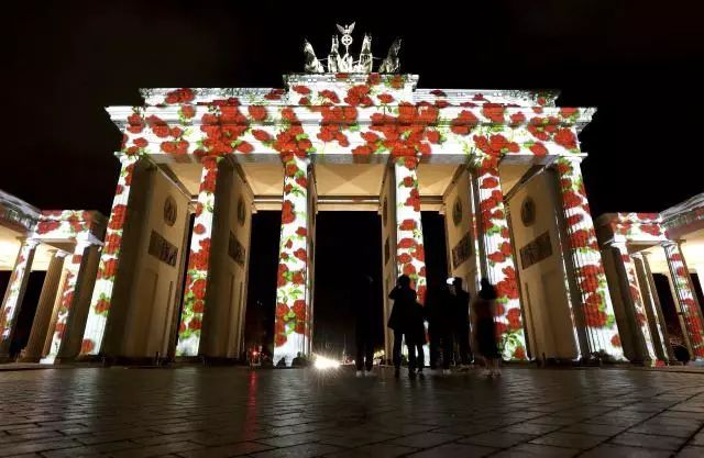 美翻！一年一度光之艺术的圣殿的柏林灯光节绚丽上演！