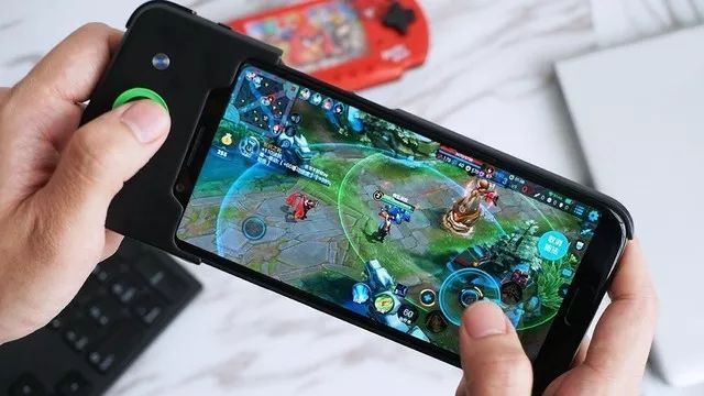 吴世敏卸任黑鲨科技CEO，雷军：黑鲨加油！