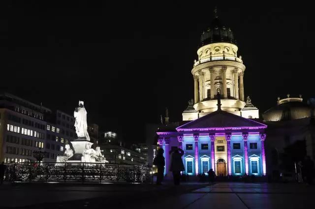 美翻！一年一度光之艺术的圣殿的柏林灯光节绚丽上演！