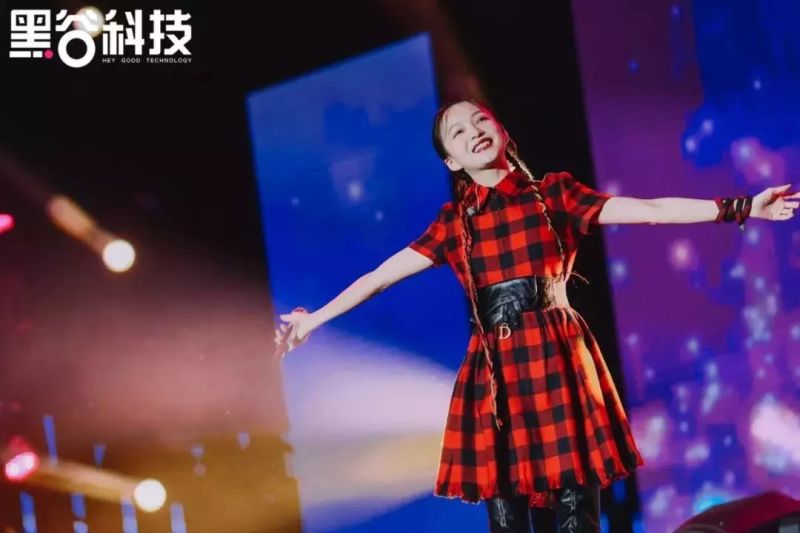 资讯 | 深德彩化身舞美艺术创造者，点燃威海之夜