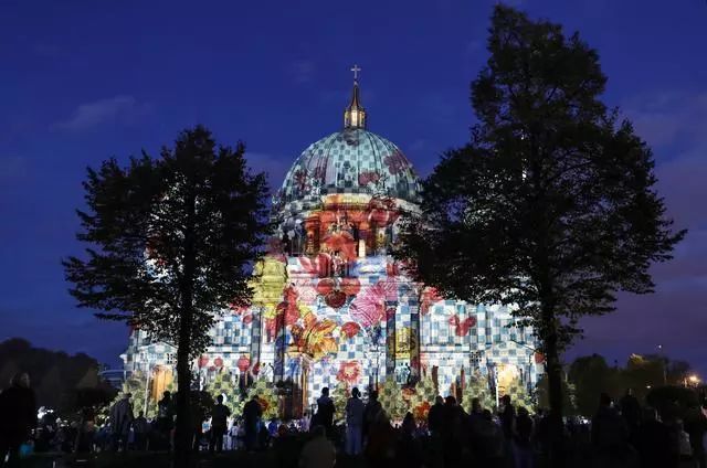 美翻！一年一度光之艺术的圣殿的柏林灯光节绚丽上演！