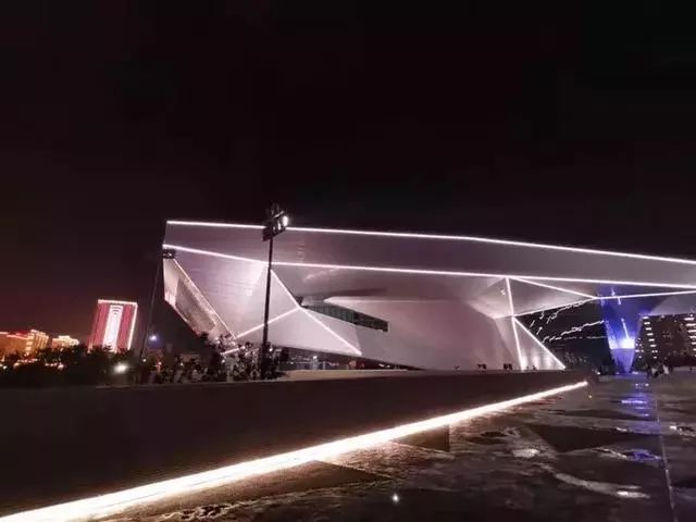 山西亮起来！流光溢彩迎“二青会”