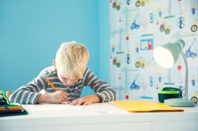 青少年近视的原因还可能来自“它”