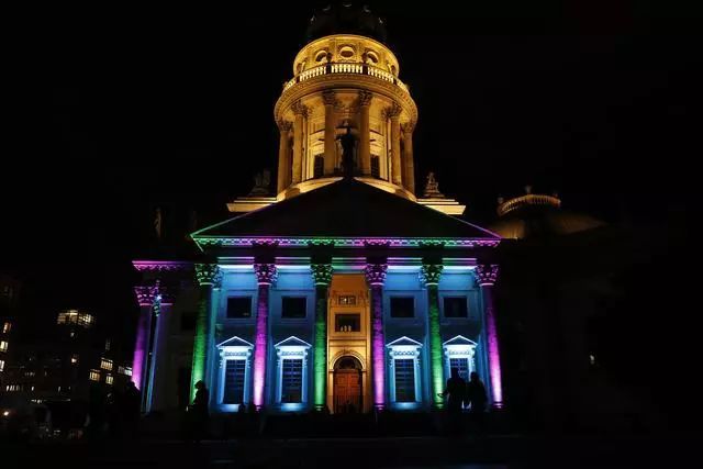 美翻！一年一度光之艺术的圣殿的柏林灯光节绚丽上演！