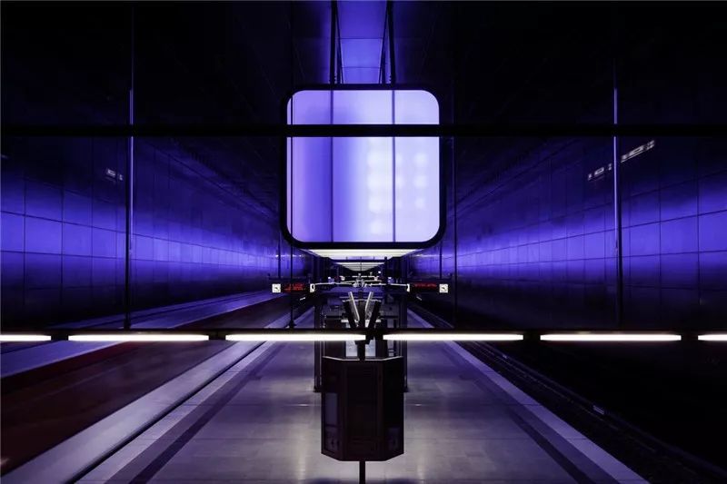 案例分享丨德国汉堡港口地铁站——光之雕塑