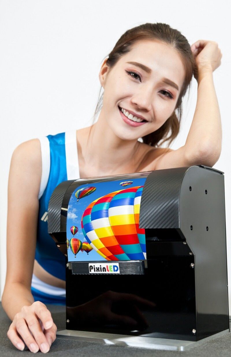 群创：全球首发「可卷曲」与「透明」AM Mini LED显示器