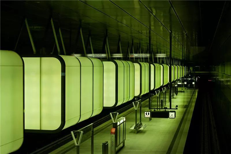 案例分享丨德国汉堡港口地铁站——光之雕塑