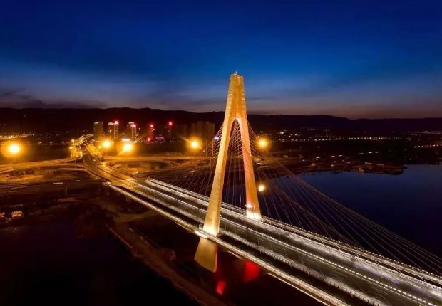 山西亮起来！流光溢彩迎“二青会”