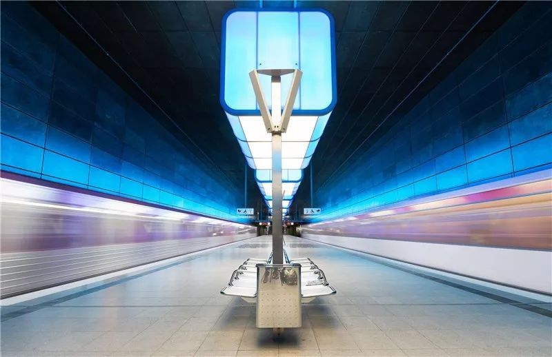 案例分享丨德国汉堡港口地铁站——光之雕塑